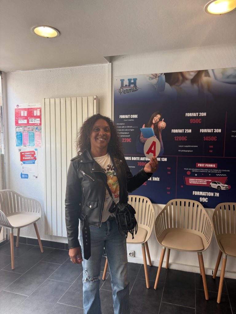 Élève de LH Permis avec sa plaque A, réussite n°2